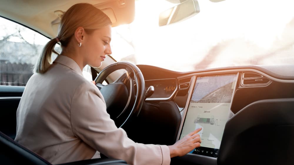 Carros mais inteligentes: segurança, conectividade e eletrificação