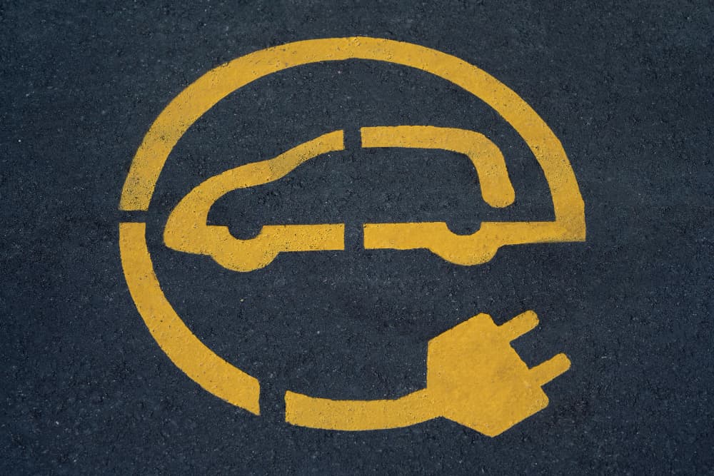 Carro híbrido x carro elétrico: entenda qual faz mais sentido para o Brasil